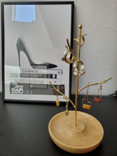 �j�g���V���[�Y